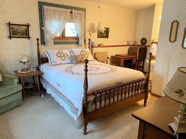 poster bed and antique furniture at a farm inn