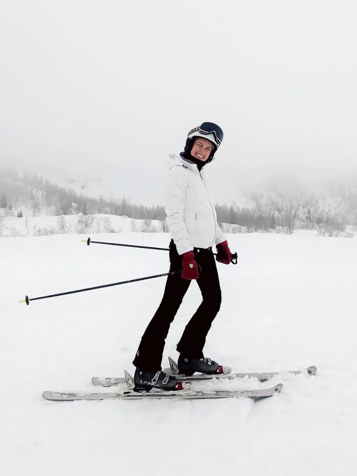 woman on skis posing on the mountain